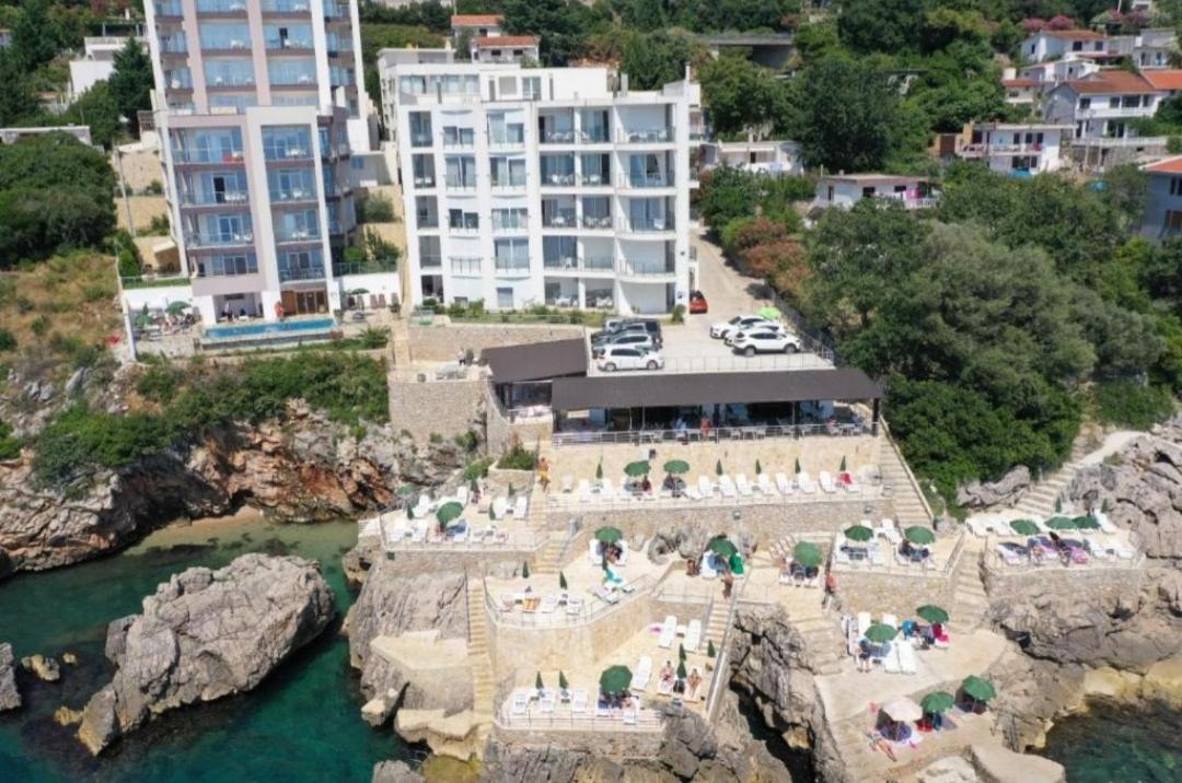 Paradise Beachfront View 1 *
