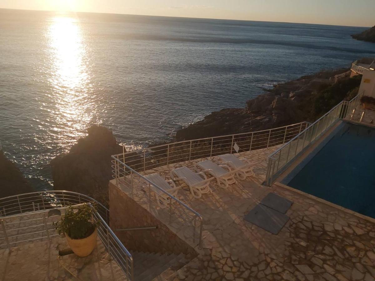 Apartment Paradise Beachfront View 1