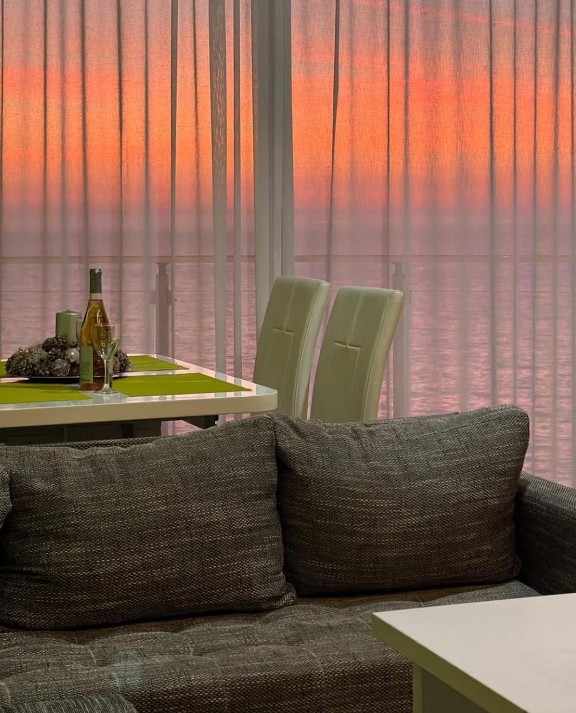 Paradise Beachfront View 1 * Bar