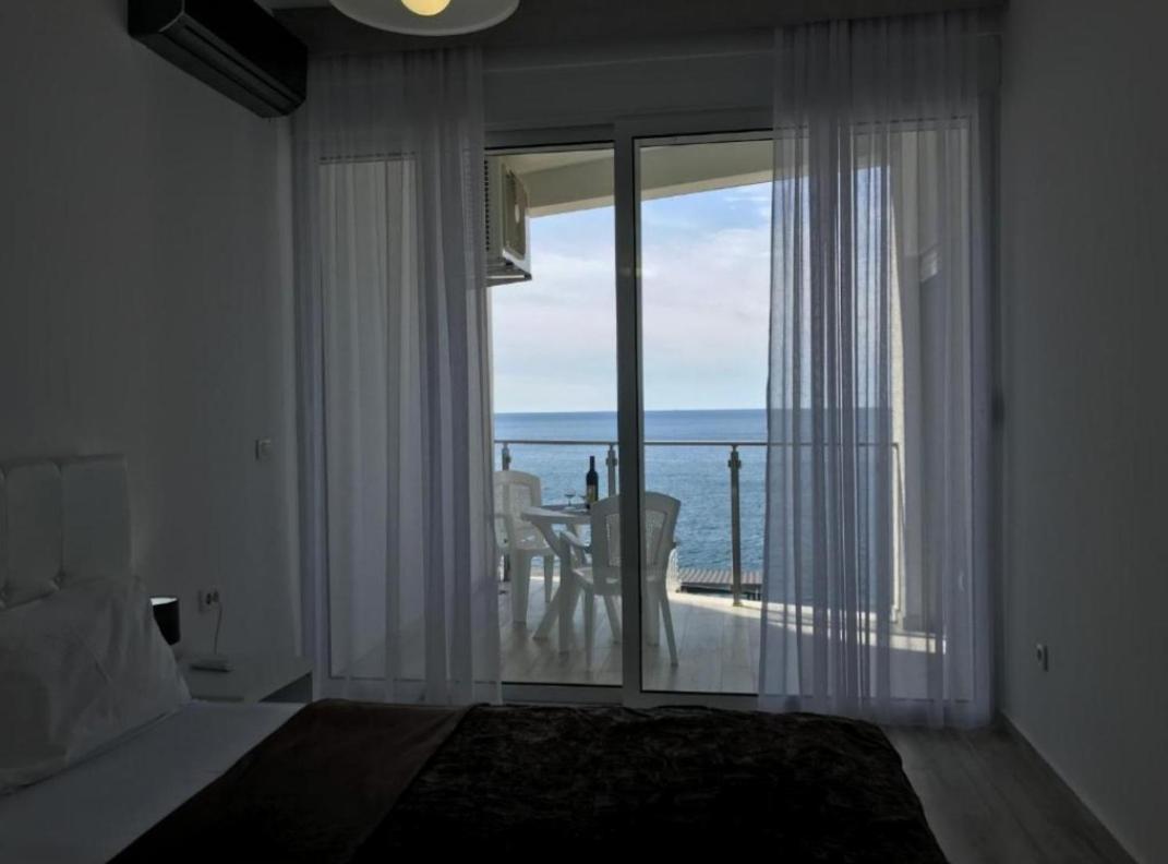 Апартаменты Paradise Beachfront View 1