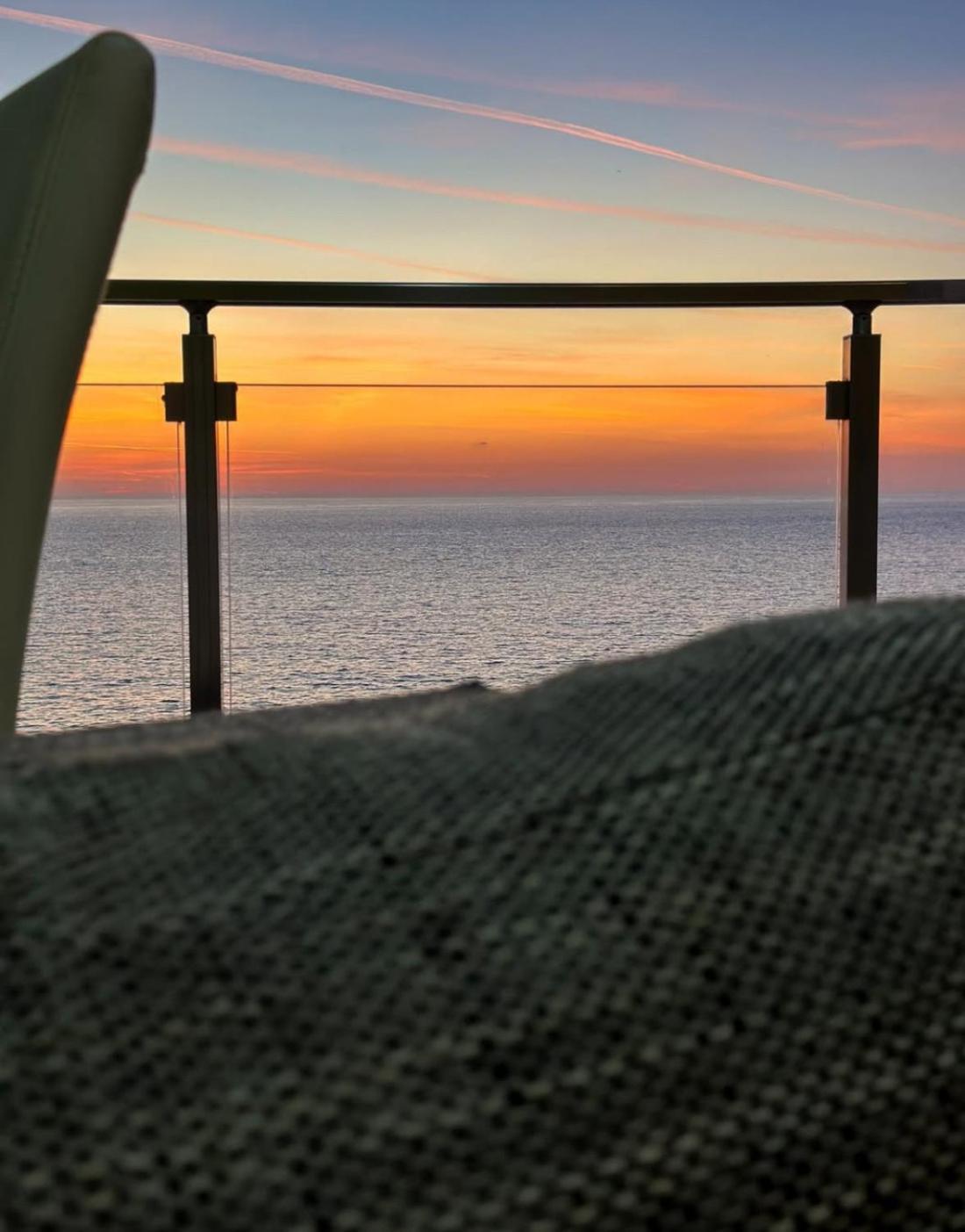 Paradise Beachfront View 1 * Бар