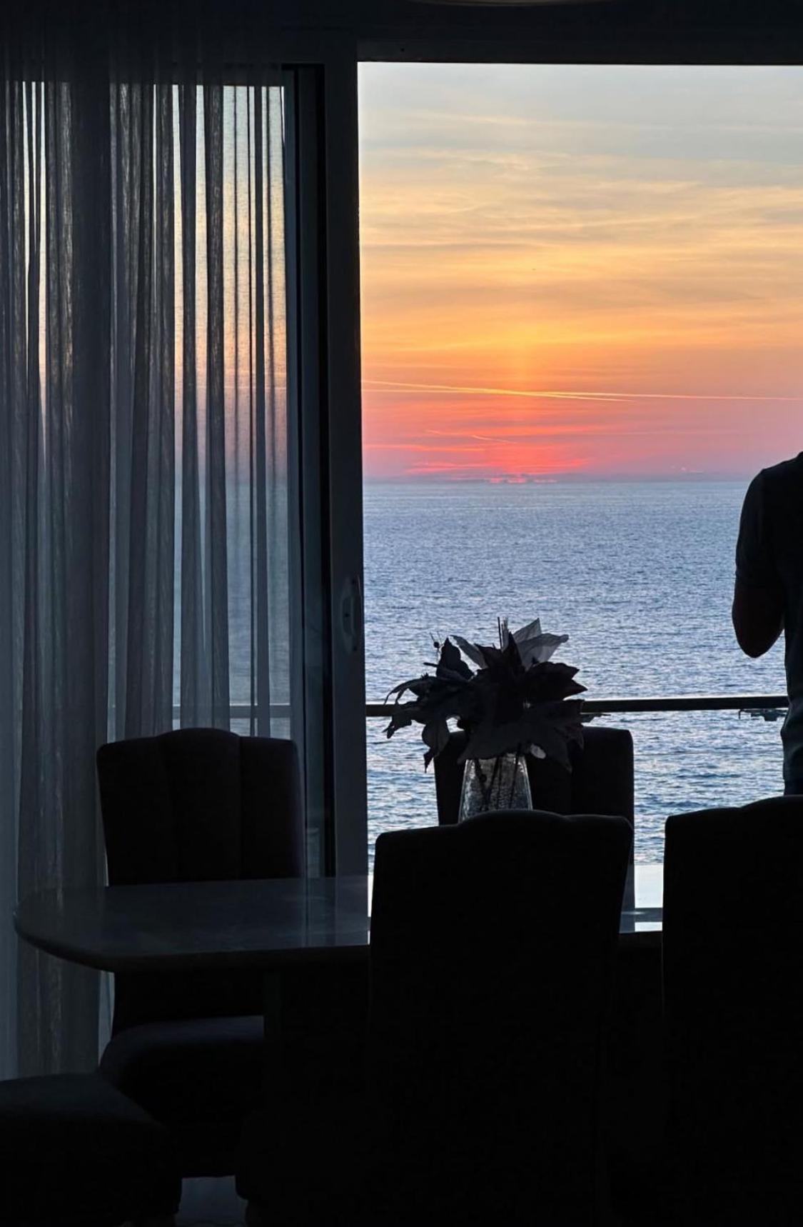 Апартаменты Paradise Beachfront View 1 Бар