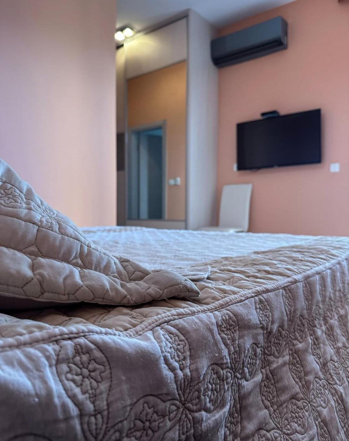 Paradise Beachfront View 1 Апартаменты Бар